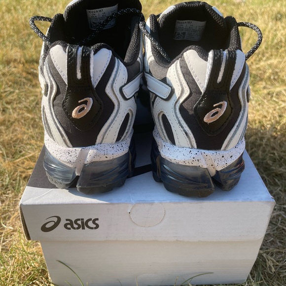 ASICS Gel Nandi 360. Black and White. Women’s size 6.5. - Picture 3 of 5